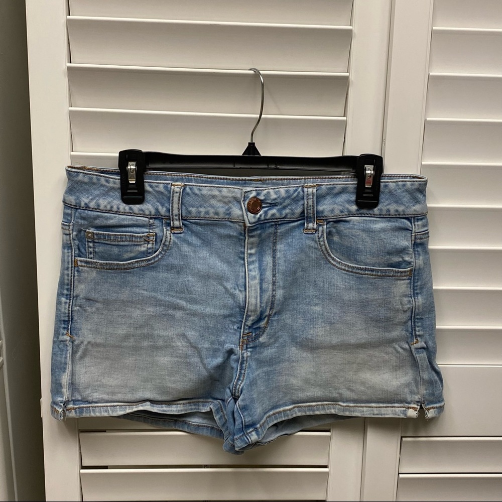 american eagle outfitters hi-rise light wash blue jean denim shorts
